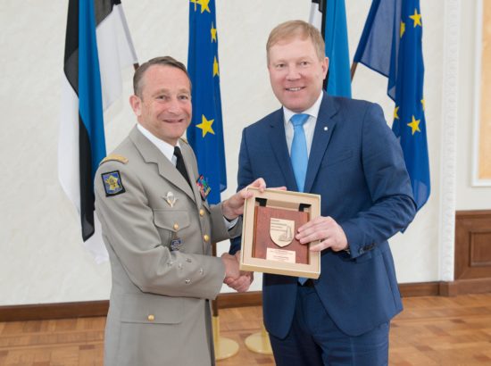 Riigikaitsekomisjoni esimees Marko Mihkelson kohtus Prantsusmaa Kaitseväe juhataja kindral Pierre de Villiersiga